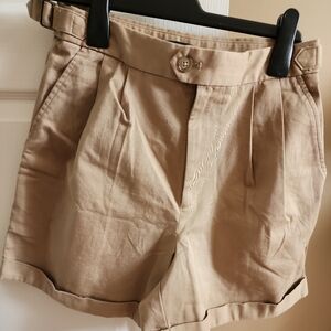 THE ADVENTURE PLEATED SHORT Color: Sand Khaki